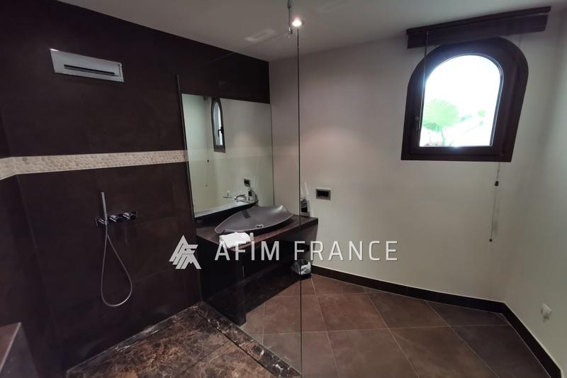 Villa - 300 m² - 5 pièces