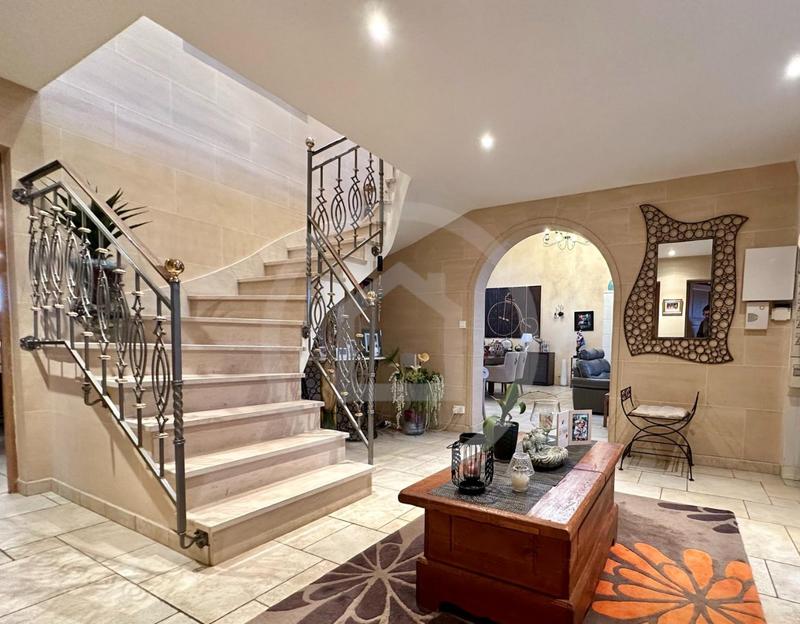 Maison - 196 m² - 7 pièces