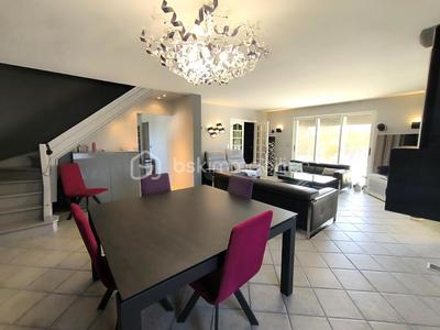 Maison traditionnelle - 188 m² - 6 pièces