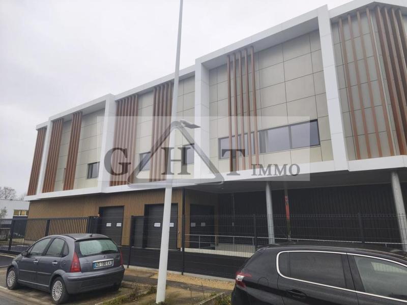 Entrepôt - 3 428 m²