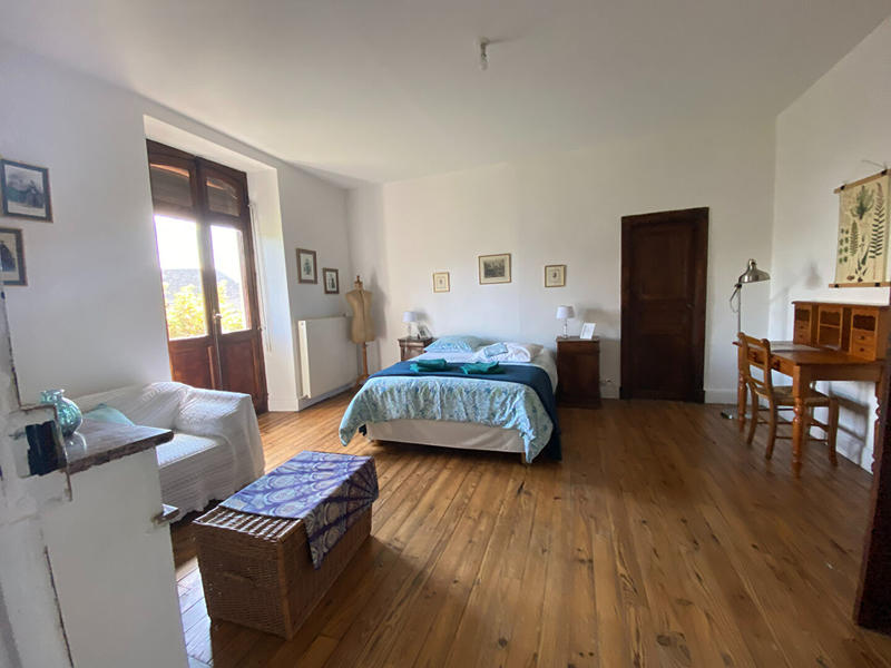 Maison - 260 m² - 9 pièces