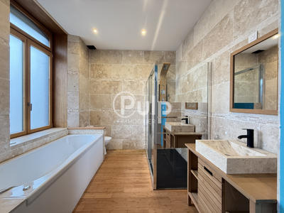 Maison - 300 m² - 9 pièces