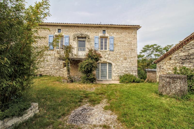 Maison - 295 m² - 10 pièces
