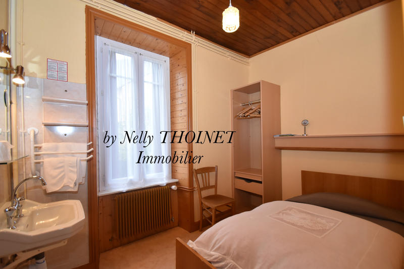 Local commercial - 400 m² - 22 pièces