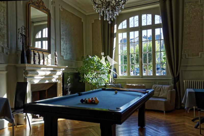 Maison - 236 m² - 8 pièces