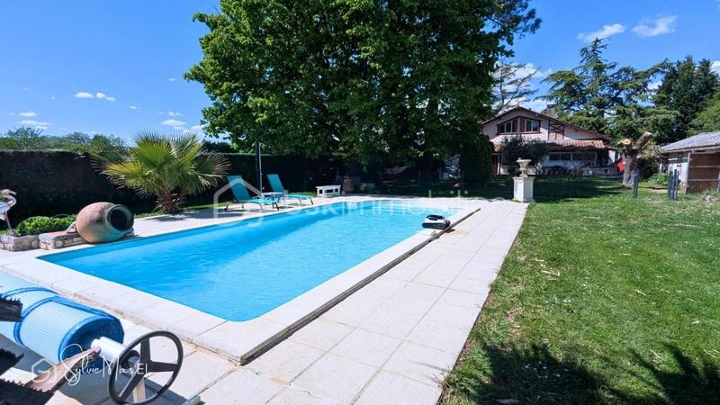 Maison - 160 m² - 9 pièces