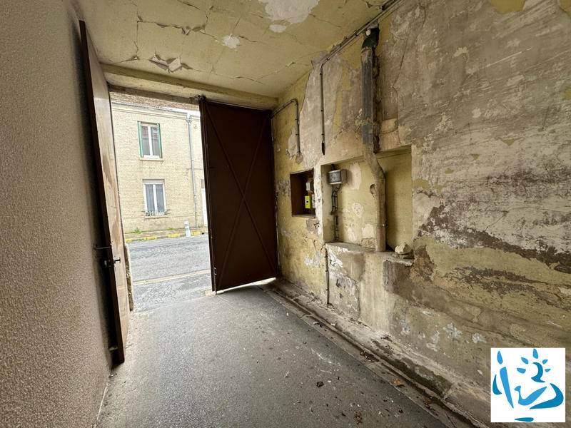 Parking / Garage - 636 m²