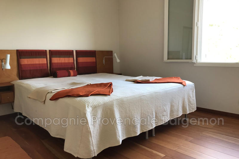 Maison - 250 m² - 7 pièces