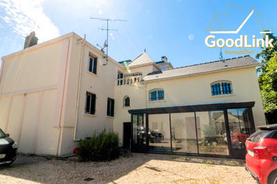 Maison - 235 m² - 7 pièces