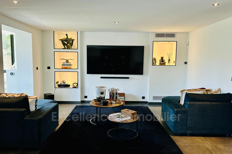 Villa - 215 m² - 10 pièces