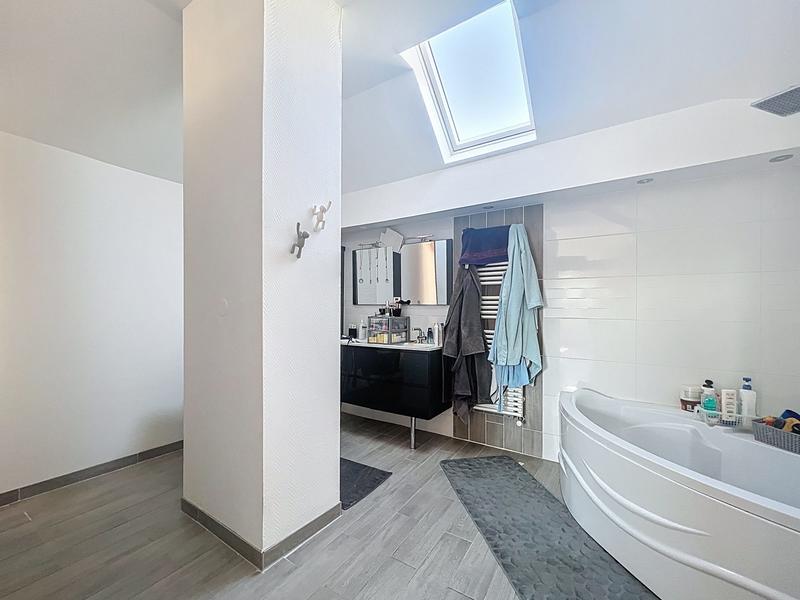 Maison - 110 m² - 4 pièces