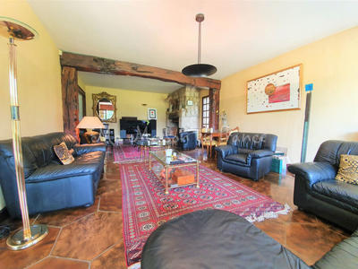 Maison - 300 m² - 11 pièces