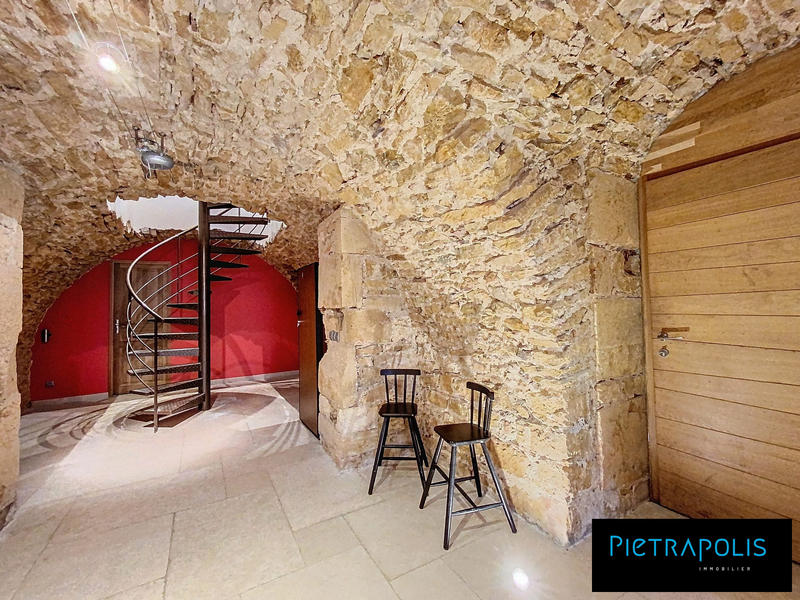 Maison - 236 m² - 7 pièces