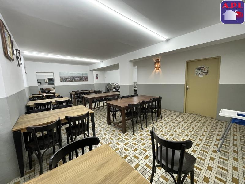 Propriété - 1 252 m² - 38 pièces