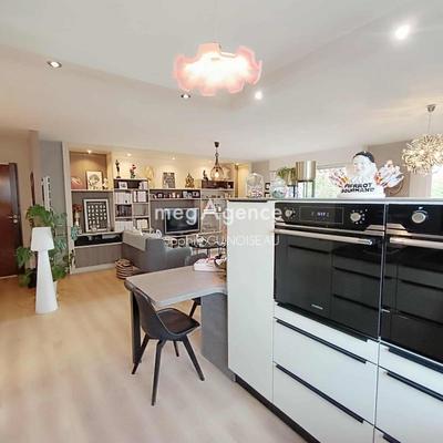 Appartement - 97 m² - 5 pièces