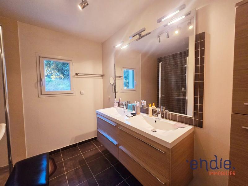 Maison - 228 m² - 6 pièces