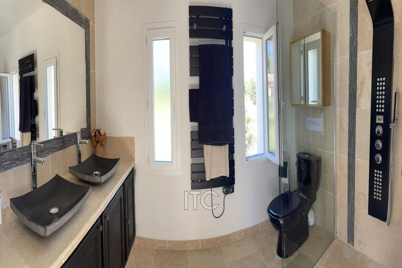 Villa - 220 m² - 5 pièces