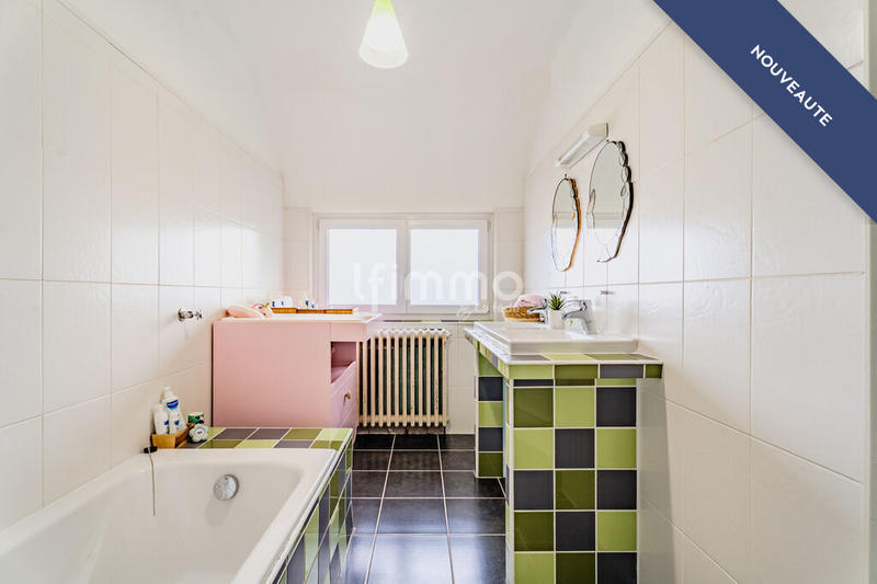 Maison - 225 m² - 7 pièces