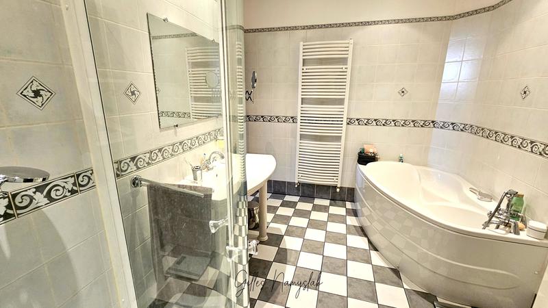 Maison de maîtres - 222 m² - 10 pièces