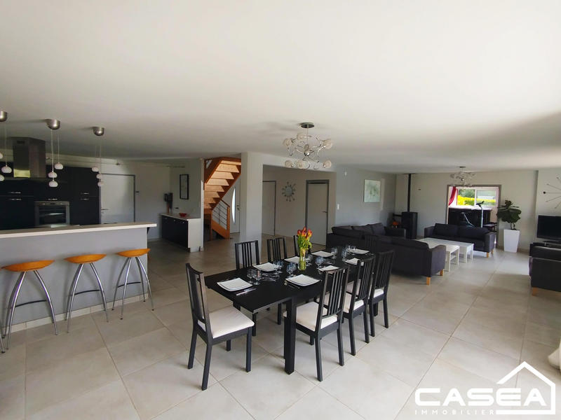 Maison contemporaine - 240 m² - 9 pièces