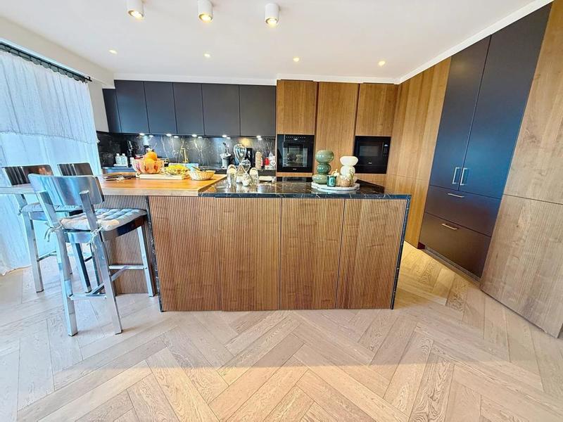 Appartement - 141 m² - 5 pièces