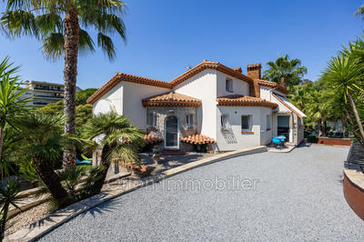 Maison - 215 m² - 6 pièces