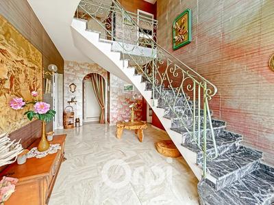 Maison - 197 m² - 4 pièces