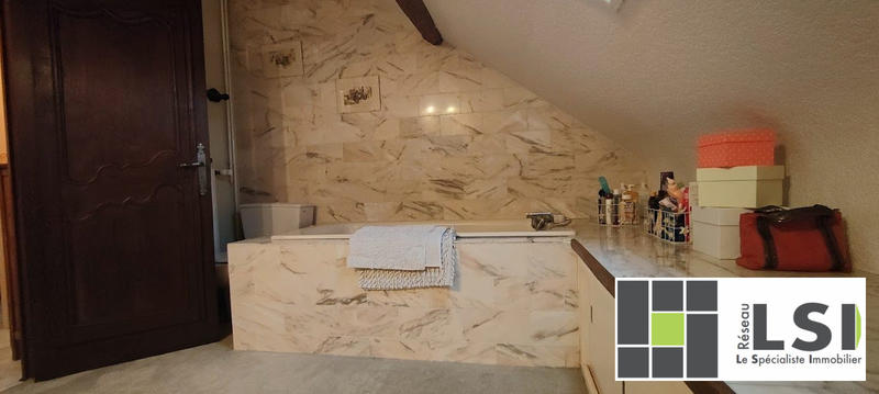 Maison - 208 m² - 10 pièces