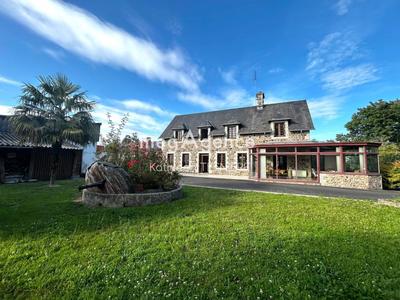 Maison - 200 m² - 7 pièces