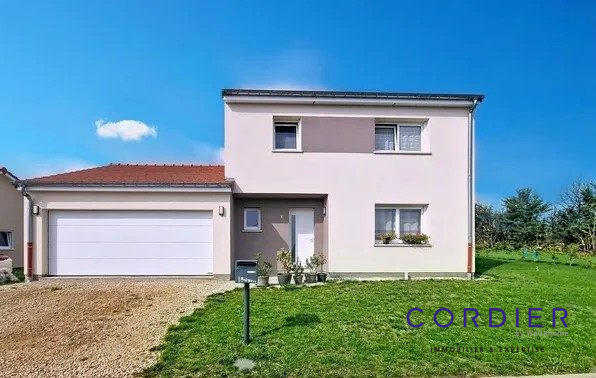 Maison - 121 m² - 6 pièces