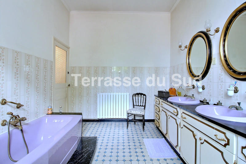 Maison - 218 m² - 7 pièces