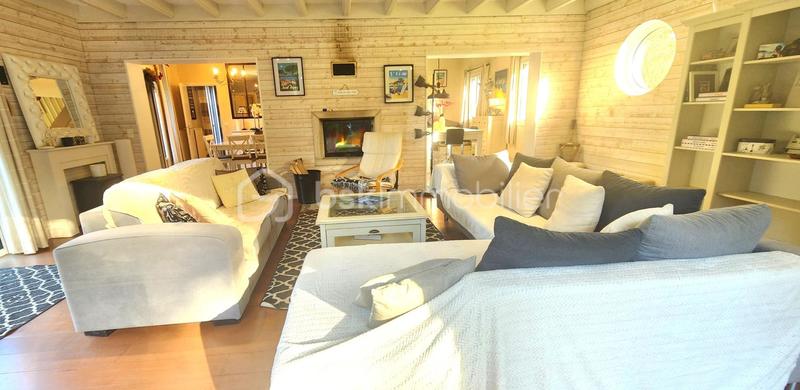 Propriété - 230 m² - 8 pièces