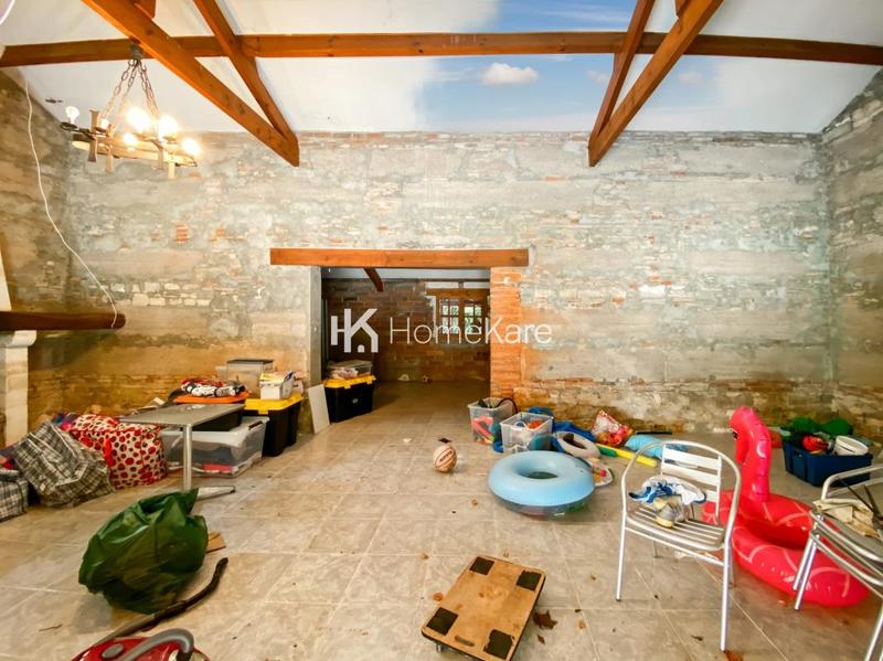 Maison - 240 m² - 7 pièces