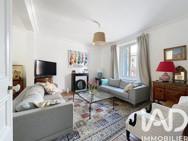 Maison - 235 m² - 9 pièces