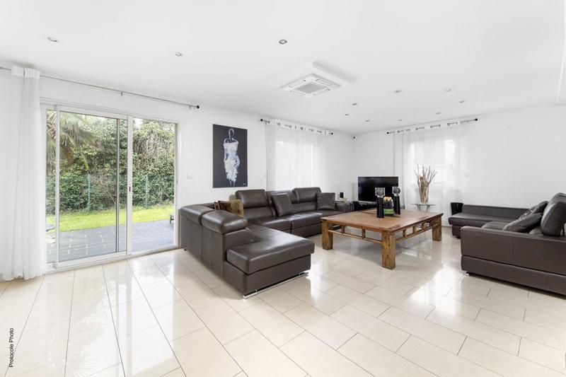 Maison - 250 m² - 5 pièces