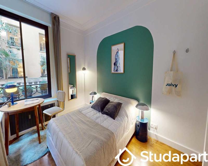 Chambre - 70 m² - 1 pièce