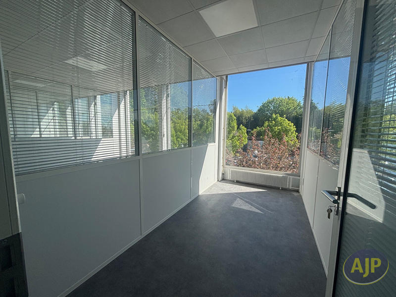 Local d'activité / Entrepôt - 192 m²