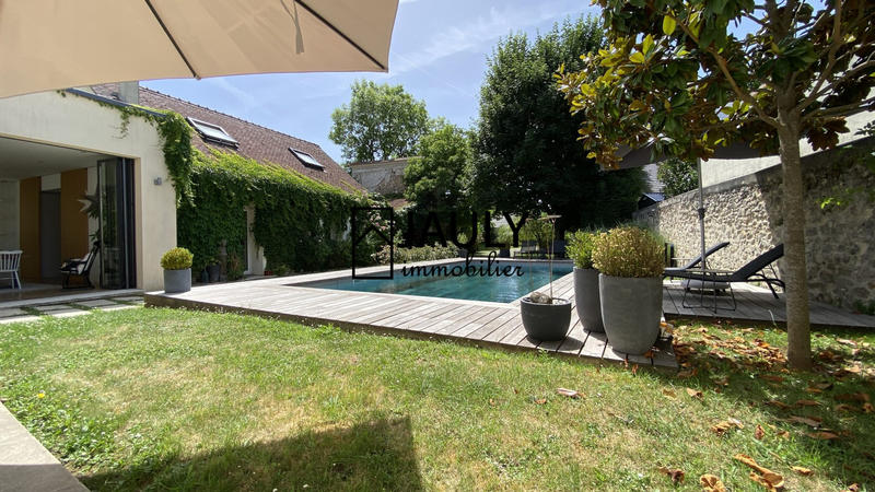 Maison - 300 m² - 9 pièces