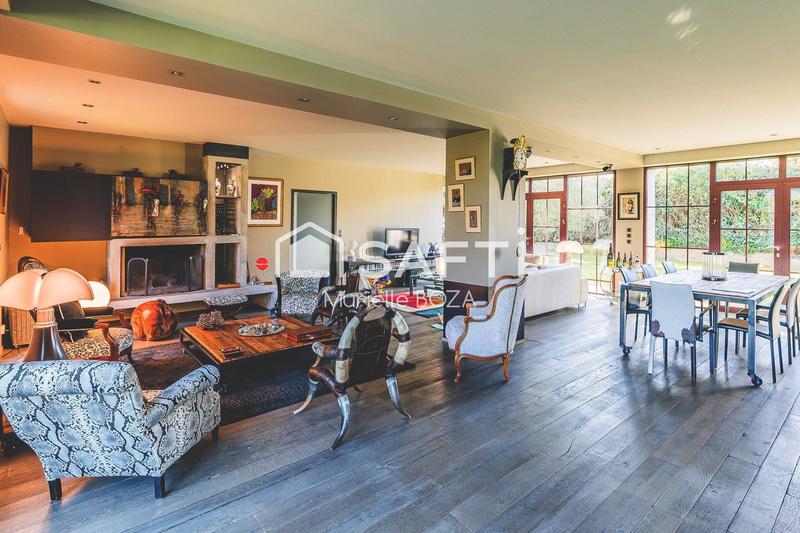 Maison - 748 m² - 11 pièces