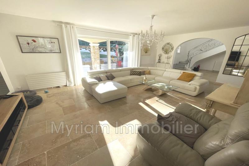 Maison - 251 m² - 6 pièces