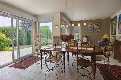 Maison - 177 m² - 9 pièces