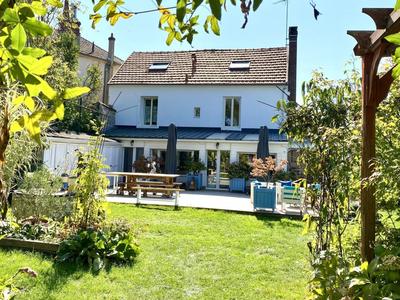 Maison - 161 m² - 6 pièces