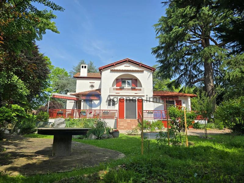 Maison - 207 m² - 6 pièces