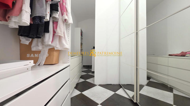 Maison - 700 m² - 9 pièces