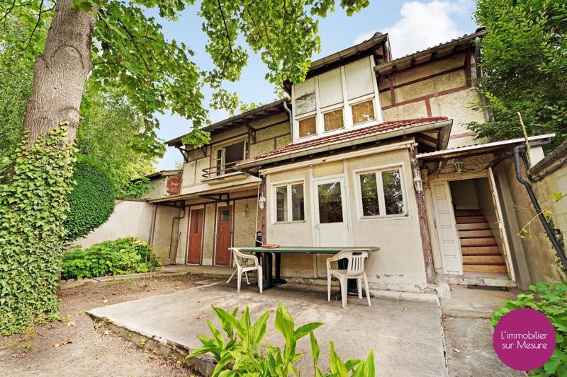 Maison - 215 m² - 8 pièces