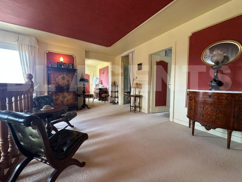 Maison - 270 m² - 8 pièces