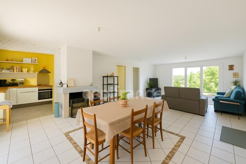 Maison - 222 m² - 8 pièces