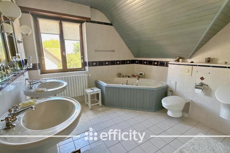 Maison - 216 m² - 8 pièces