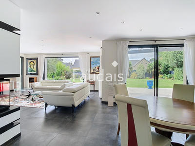 Maison - 205 m² - 7 pièces