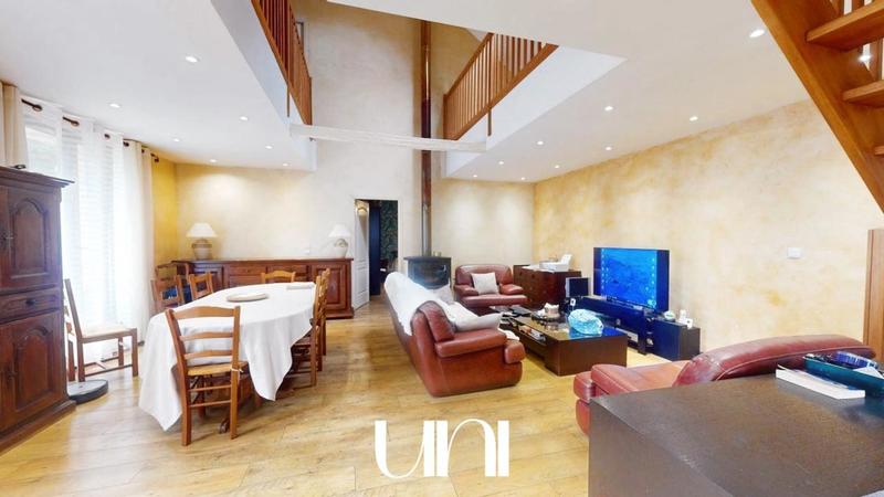 Maison - 214 m² - 6 pièces